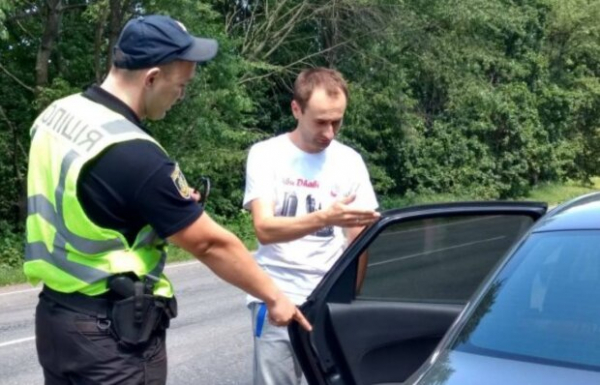 "Это не мое, мне подкинули": какие вещи украинцам запрещено перевозить в багажнике "Это не мое, мне подкинули": какие вещи украинцам запрещено перевозить в багажнике