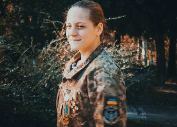 Ветеранка АТО с болью вспомнила павшего за Родину брата: "Говорил маме, что я привезу его домой" Ветеранка АТО с болью вспомнила павшего за Родину брата: "Говорил маме, что я привезу его домой"