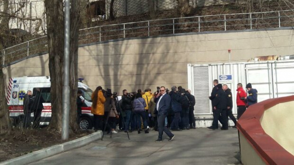 Поликлиники заработают по новому "почасовому" графику: кому не придется стоять в очередях Поликлиники заработают по новому "почасовому" графику: кому не придется стоять в очередях