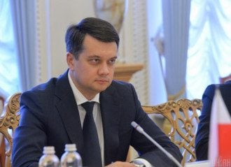 Разумков опубликовал список из 25 нардепов, которые вошли в его межфракционное объединение
Разумков опубликовал список из 25 нардепов, которые вошли в его межфракционное объединение