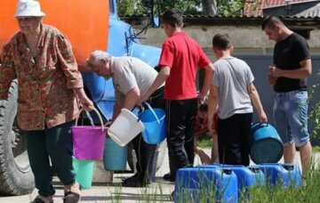 Бутилированная вода грязнее водопроводной: ученые нашли в ней вещества, вызывающие рак Бутилированная вода грязнее водопроводной: ученые нашли в ней вещества, вызывающие рак