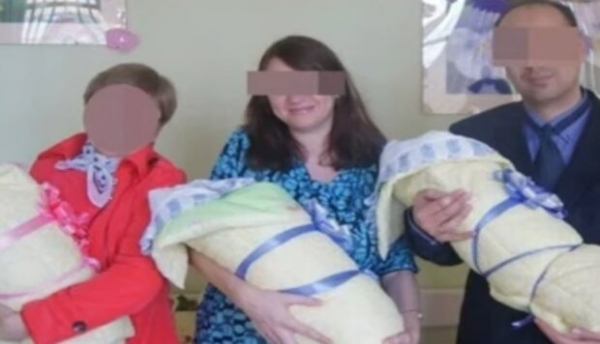 Многодетная мать зарезала мужа и двоих детей, третьего малыша спасло чудо Многодетная мать зарезала мужа и двоих детей, третьего малыша спасло чудо