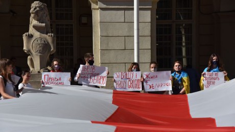 Львов присоединился ко всемирной акции в поддержку протестов в Беларуси Львов присоединился ко всемирной акции в поддержку протестов в Беларуси