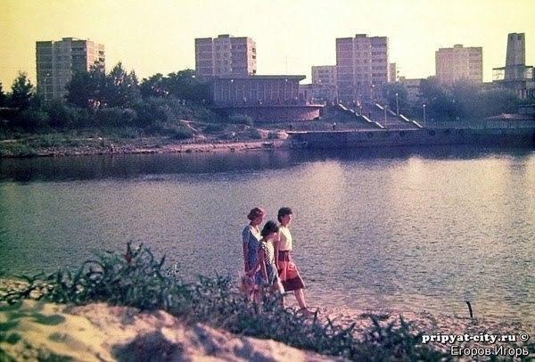 Как выглядела Припять до взрыва на ЧАЭС: в сети опубликовали редкие фото
Как выглядела Припять до взрыва на ЧАЭС: в сети опубликовали редкие фото