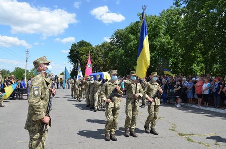 На Днепропетровщине попрощались с морским пехотинцем Ярославом Журавлем