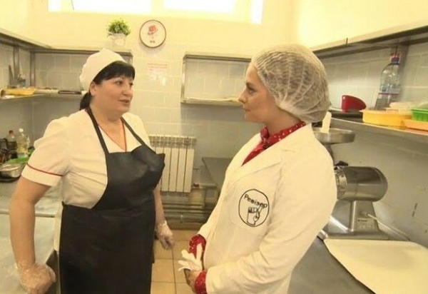 Ревизор Панкова узнала, чем на самом деле кормят депутатов: котлеты из тазика и яйца в фекалиях Ревизор Панкова узнала, чем на самом деле кормят депутатов: котлеты из тазика и яйца в фекалиях