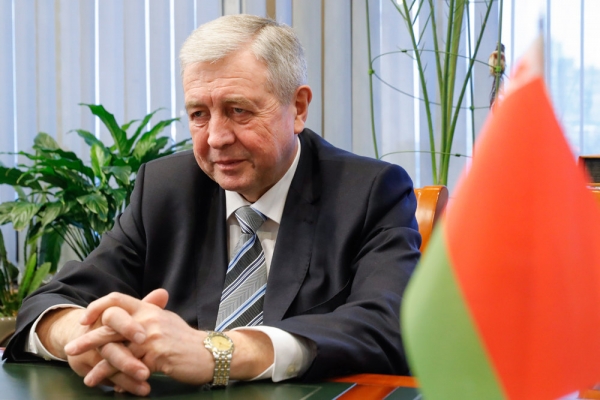 "Это полное руки вверх": в Беларуси рассказали, как Россия хотела забрать власть у Лукашенко
                                                                                