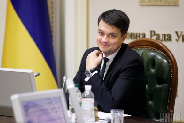 Разумков отреагировал на слухи о своем возможном увольнении
Разумков отреагировал на слухи о своем возможном увольнении
