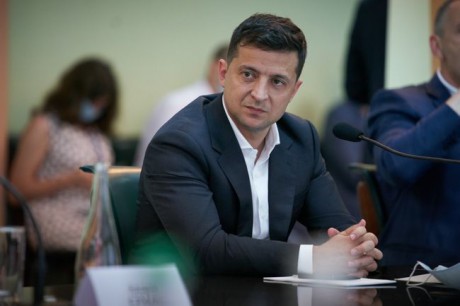 Зеленский поручил Кабмину подготовить решение о прекращении авиасообщения между Украиной и Беларусью Зеленский поручил Кабмину подготовить решение о прекращении авиасообщения между Украиной и Беларусью