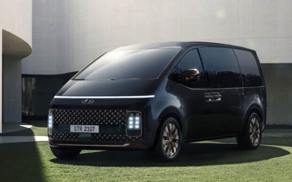 Минздрав решил пополнить и без того крупный автопарк новенькой Hyundai Staria самой крутой комплектации Минздрав решил пополнить и без того крупный автопарк новенькой Hyundai Staria самой крутой комплектации