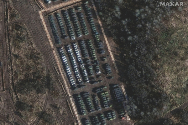 Возле границы Украины находятся почти 90 тысяч российских военных, - Минобороны Возле границы Украины находятся почти 90 тысяч российских военных, - Минобороны