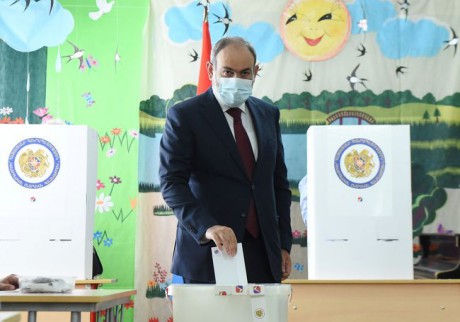 В Армении проходят внеочередные парламентские выборы В Армении проходят внеочередные парламентские выборы