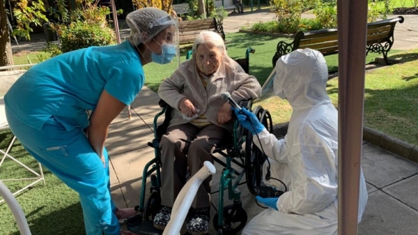 В Чили 111-летняя бабушка поборола коронавирус. Фото
В Чили 111-летняя бабушка поборола коронавирус. Фото