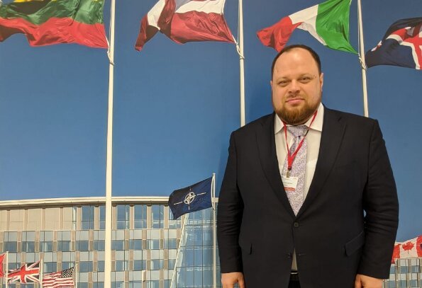 Стефанчук оправдал Корниенко за "корабельную сосну" – "Кто не без греха — пусть бросит камень" Стефанчук оправдал Корниенко за "корабельную сосну" – "Кто не без греха — пусть бросит камень"