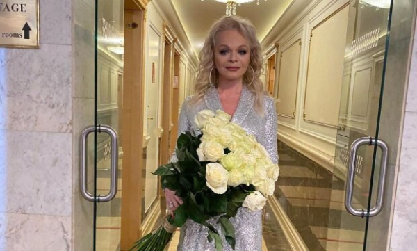 Лариса Долина "загорелась" рядом с маленьким ребенком и даже не убегает: "Морозное утро" Лариса Долина "загорелась" рядом с маленьким ребенком и даже не убегает: "Морозное утро"