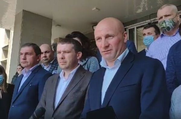 Мэр Черкасс пристыдил Зеленского из-за Тищенко - "Конституция отдельно действует для "Велюров" Мэр Черкасс пристыдил Зеленского из-за Тищенко - "Конституция отдельно действует для "Велюров"