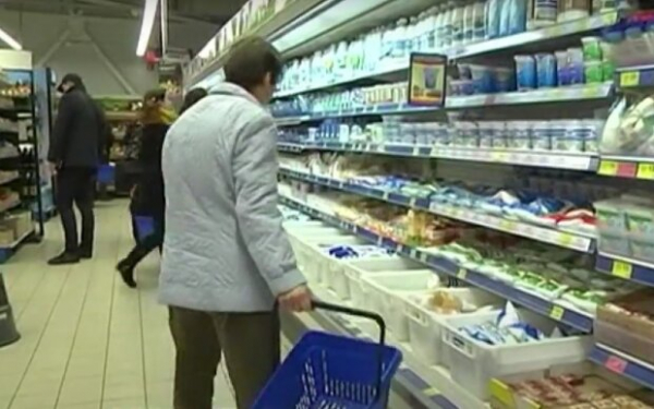 Вареники и борщ скоро будем есть без сметаны: цены на молочный продукт заметно выросли