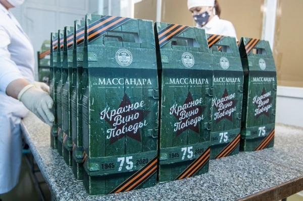 
Оккупанты в Крыму отличились перед 9 Мая и выпустили "Вино Победы"
 