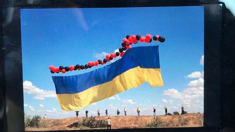 В небо над оккупированным Крымом с помощью воздушных шаров запустили флаг Украины В небо над оккупированным Крымом с помощью воздушных шаров запустили флаг Украины