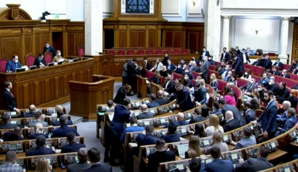 Украинским чиновникам могут запретить выезд из страны на законодательном уровне: что известно Украинским чиновникам могут запретить выезд из страны на законодательном уровне: что известно