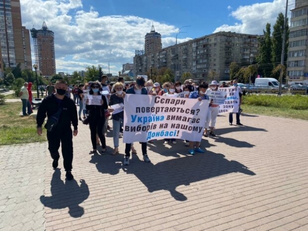 Шахов требует возбудить уголовное дело против Гайдая - возмущенные люди взяли в кольцо Офис Президента Шахов требует возбудить уголовное дело против Гайдая - возмущенные люди взяли в кольцо Офис Президента