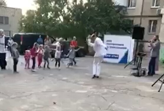 Мэр Херсона разучивает чечётку перед выборами: "цыганочка" уже была, украинцы не заценили Мэр Херсона разучивает чечётку перед выборами: "цыганочка" уже была, украинцы не заценили
