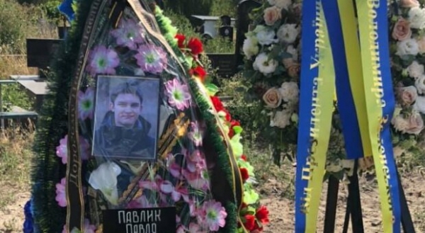 Зеленский откликнулся на горе Виктора Павлика — поступок на похоронах сына потряс всю Украину Зеленский откликнулся на горе Виктора Павлика — поступок на похоронах сына потряс всю Украину