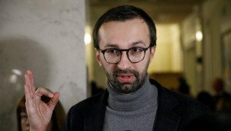 Лещенко назвал одного из депутатов, которые незаконно давят на НКРЭ
Лещенко назвал одного из депутатов, которые незаконно давят на НКРЭ
