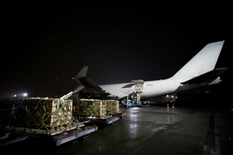 В Украину прибыл восьмой самолет с боеприпасами от США В Украину прибыл восьмой самолет с боеприпасами от США