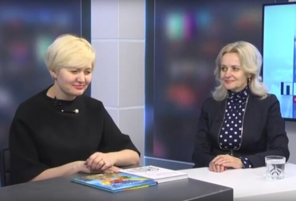 "Слуга" Макс Бужанский "принял" Ирину Фарион и Ларисау Ницой в члены КПСС "Слуга" Макс Бужанский "принял" Ирину Фарион и Ларисау Ницой в члены КПСС