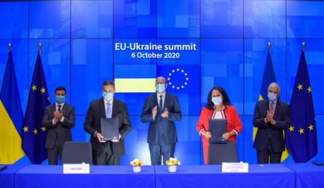 В Брюсселе на полях 22-го саммита Украина-ЕС подписан ряд двусторонних документов В Брюсселе на полях 22-го саммита Украина-ЕС подписан ряд двусторонних документов