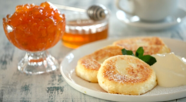Потрясающий тандем вкуса: рецепт вкуснейших сырников с апельсиновым сиропом Потрясающий тандем вкуса: рецепт вкуснейших сырников с апельсиновым сиропом