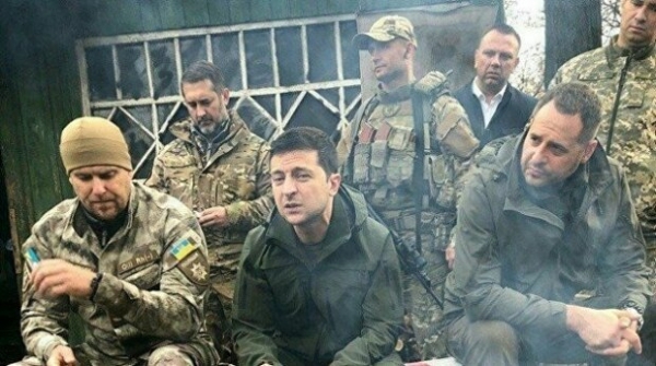 "Выпивка с бойцами" как признак советизации &mdash; блогер "разобрал по косточкам" крылатую фразу Зеленского