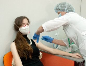 Под ударом – школы, кафе и транспорт: Украину ждут ограничения для тех, кто не привился от COVID-19
Под ударом – школы, кафе и транспорт: Украину ждут ограничения для тех, кто не привился от COVID-19