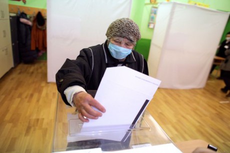 В Болгарии проходят парламентские выборы В Болгарии проходят парламентские выборы