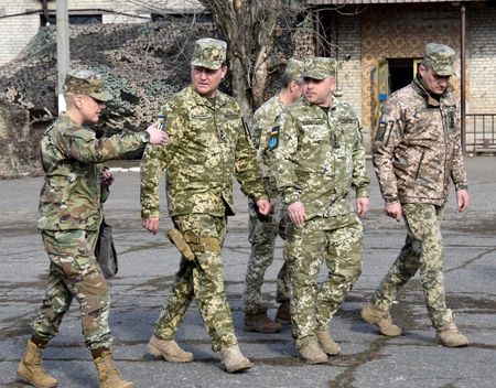 Американская делегация во главе с атташе по вопросам армии и обороны посетила район ООС
