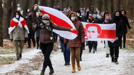 В Киеве активисты создали цепь солидарности с белорусами В Киеве активисты создали цепь солидарности с белорусами