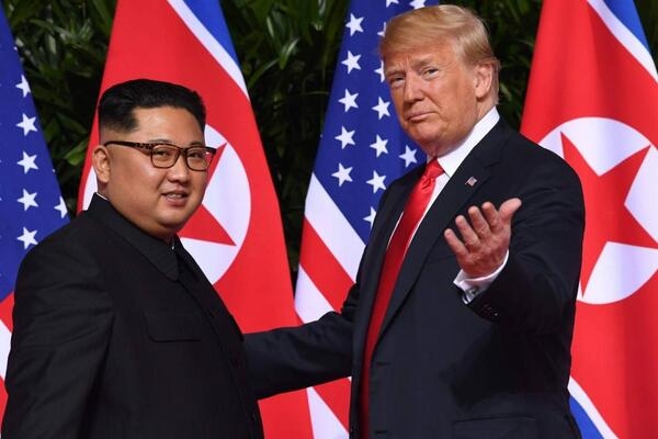 Трампу удалось узнать, что случилось с Ким Чен Ыном: посыпались версии
Трампу удалось узнать, что случилось с Ким Чен Ыном: посыпались версии
