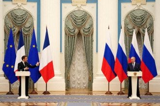 "Путин уверял, что не обостряет ситуацию": Макрон рассказал о встрече с президентом РФ
"Путин уверял, что не обостряет ситуацию": Макрон рассказал о встрече с президентом РФ