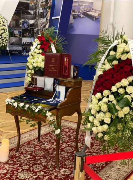 "Мы прощаемся с "Человеком эпохи": владелица ритуальной компании Алла Ландар об Александре Омельченко
"Мы прощаемся с "Человеком эпохи": владелица ритуальной компании Алла Ландар об Александре Омельченко