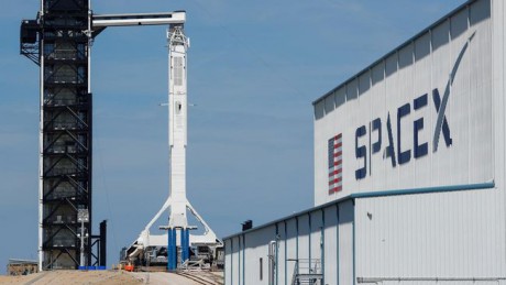 SpaceX готовится запустить на орбиту новую партию спутников Starlink