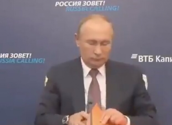 Путин продемонстрировал свои "проблемы с головой" у всех на глазах: "Это болезнь такая?" Путин продемонстрировал свои "проблемы с головой" у всех на глазах: "Это болезнь такая?"