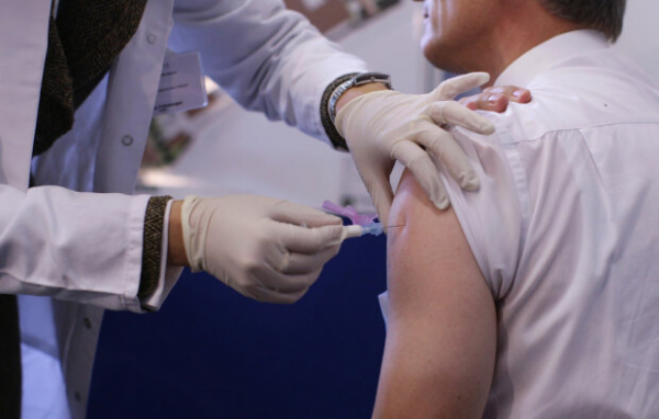 Украинцы требуют немедленных "бонусов" за вакцинацию: премия и бесплатный проездной&nbsp;&nbsp;