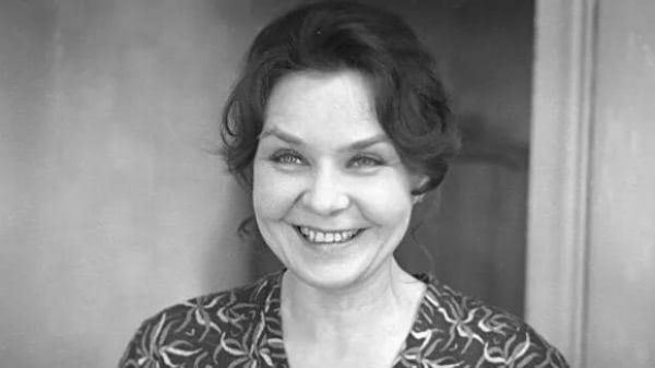 Умерла Нина Ургант - бабушка Ивана Урганта, народная артистка СССР, сыгравшая в "Улице разбитых фонарей" Умерла Нина Ургант - бабушка Ивана Урганта, народная артистка СССР, сыгравшая в "Улице разбитых фонарей"