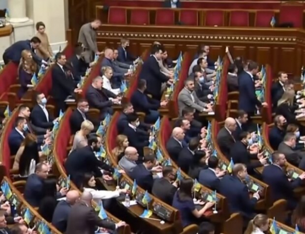 "Сигарильная" схема Евгения Петруняка стоимостью в несколько миллиардов гривен: депутаты пытаются протянуть в парламент новый закон "Сигарильная" схема Евгения Петруняка стоимостью в несколько миллиардов гривен: депутаты пытаются протянуть в парламент новый закон