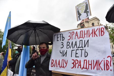 Несмотря на сильный ливень львовяне вышли на акцию «Стоп реванш!» Несмотря на сильный ливень львовяне вышли на акцию «Стоп реванш!»