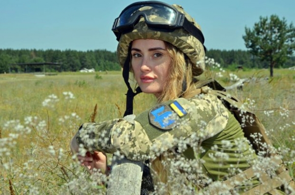 Украинка-красавица бросила Париж, чтобы защитить родину от российских захватчиков: исцеляет героев словом Украинка-красавица бросила Париж, чтобы защитить родину от российских захватчиков: исцеляет героев словом