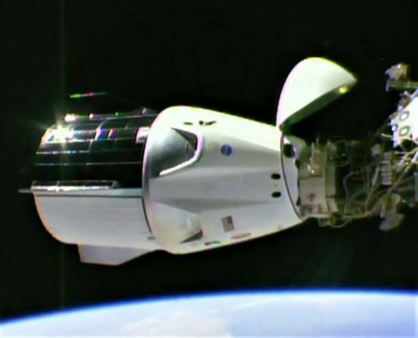 Корабль Crew Dragon Илона Маска осуществил стыковку с МКС Корабль Crew Dragon Илона Маска осуществил стыковку с МКС