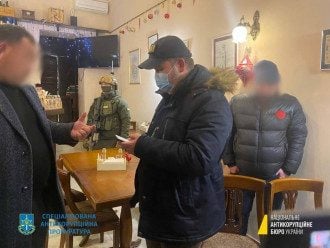 Нардепа поймали на получении взятки: СМИ назвали его имя
