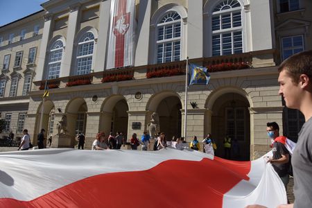 Львов присоединился ко всемирной акции в поддержку протестов в Беларуси Львов присоединился ко всемирной акции в поддержку протестов в Беларуси